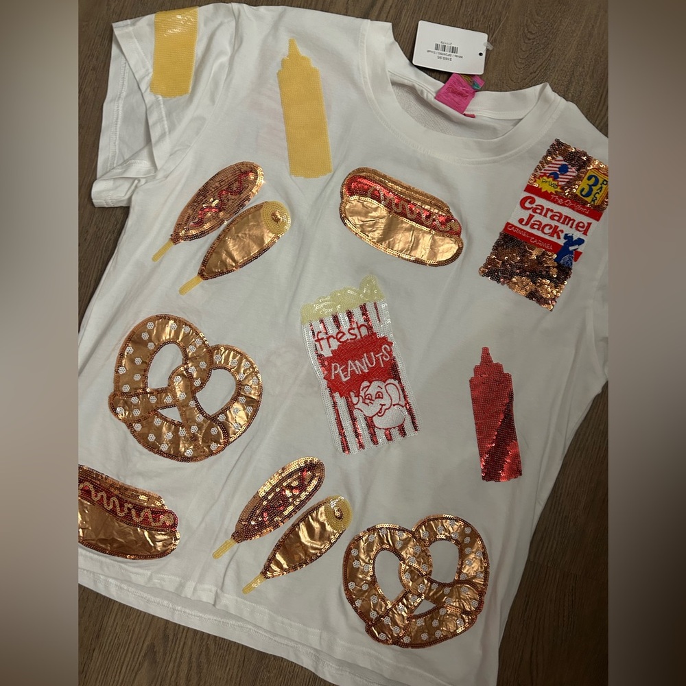 QUEEN OF SPARKLES White baseball Tee with Sequin Snack Designs